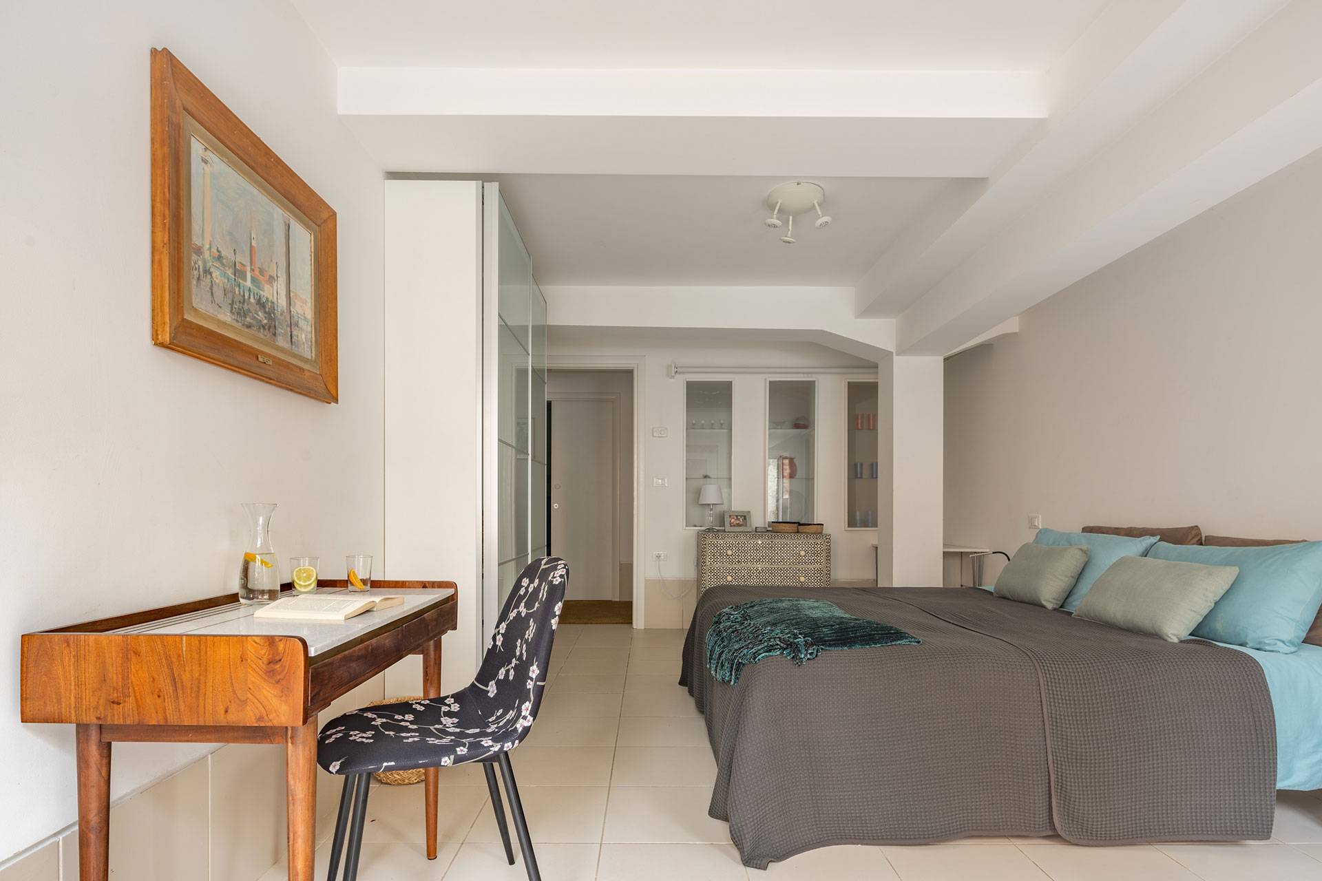 the master bedroom can be prepared with 1 king size bed... the master bedroom can be prepared with 1 king size bed...