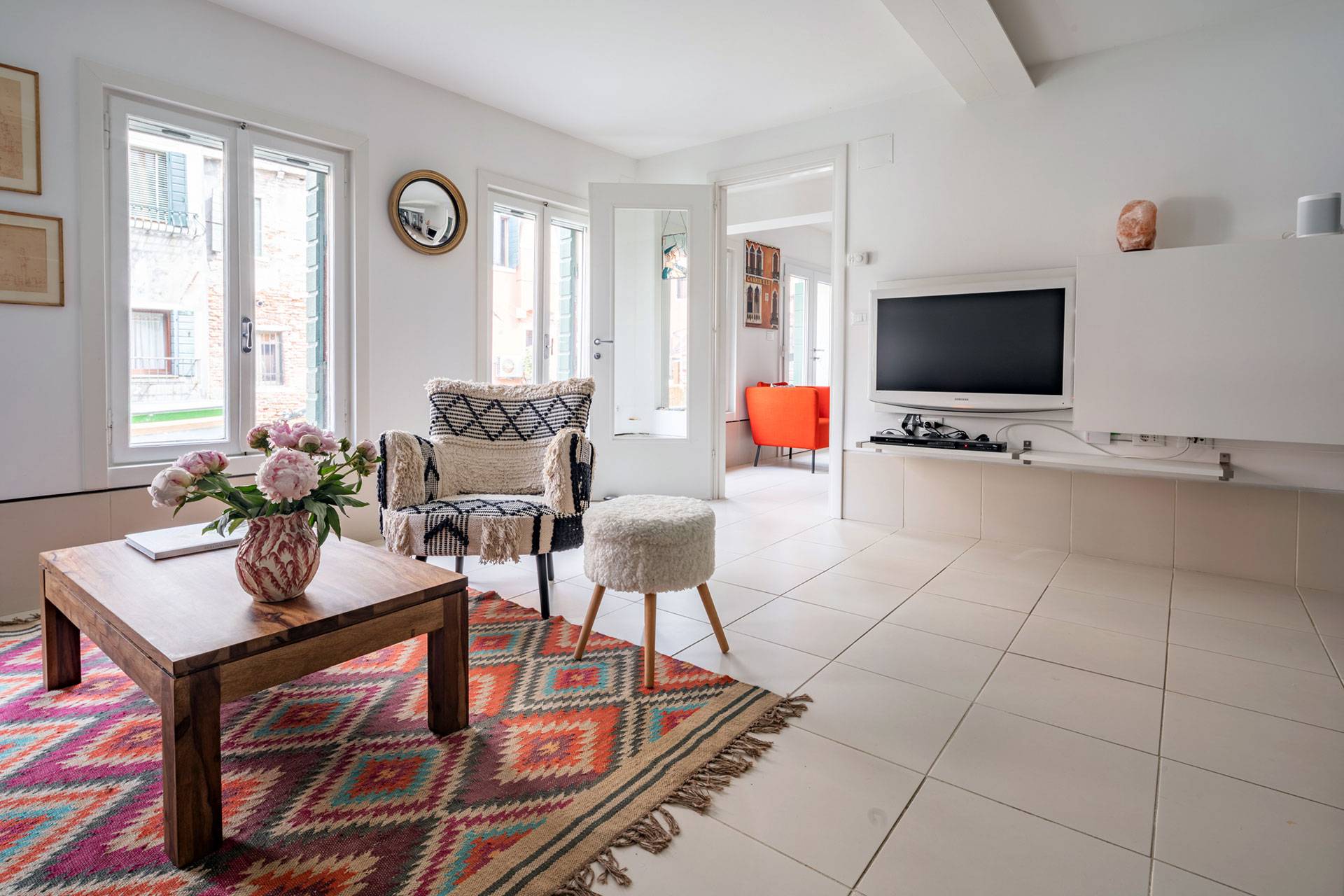 the TV can be hidden behind a sliding panel the TV can be hidden behind a sliding panel