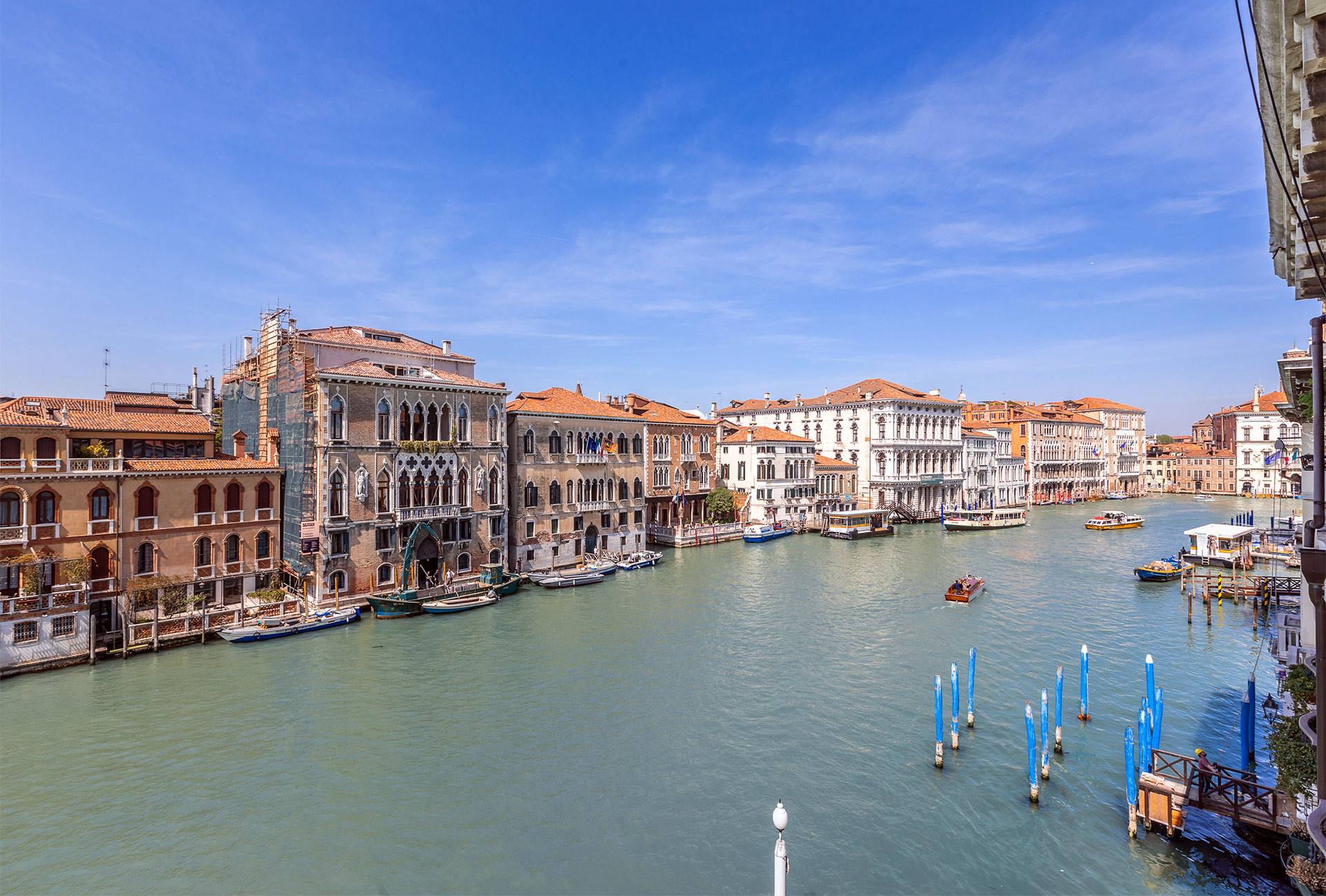 ...to Cà Foscari, on one of the best spot on the Grand Canal ...to Cà Foscari, on one of the best spot on the Grand Canal