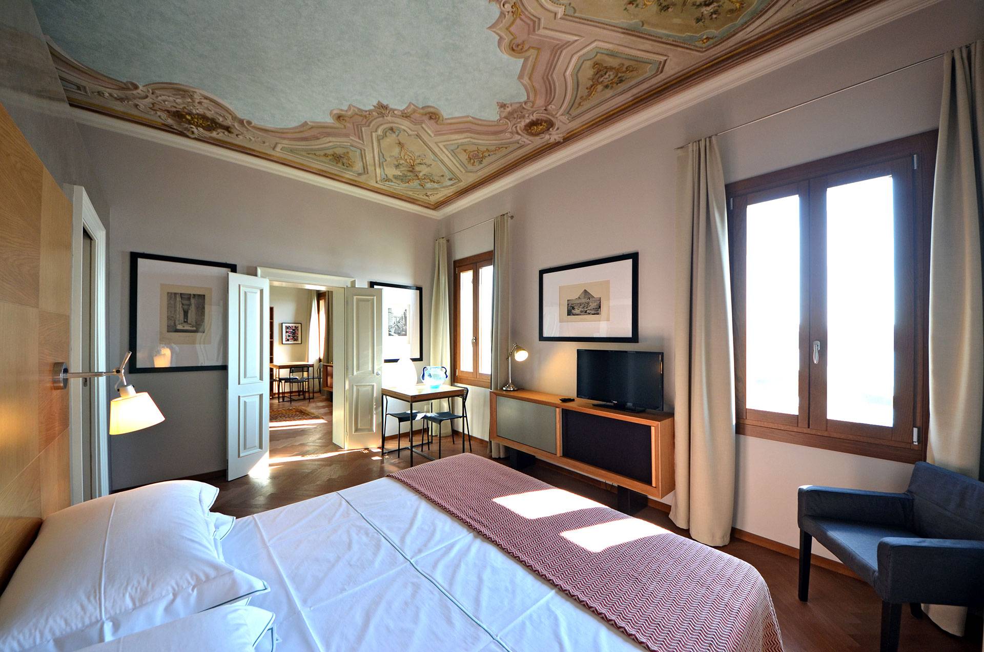 master bedroom with frescoed ceiling, en-suite bathroom and canal view