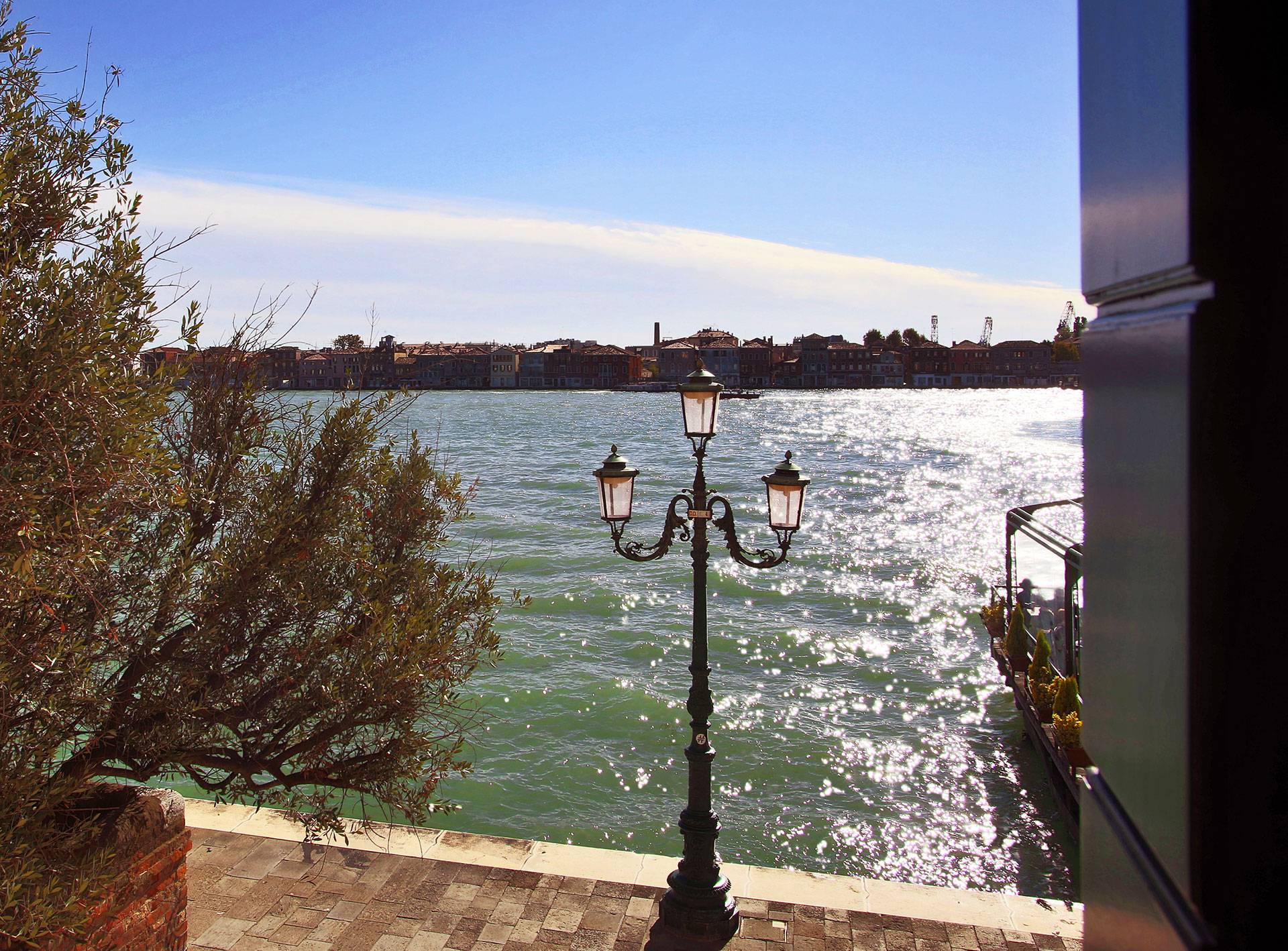 Modern Canal View House right on Zattere Waterfront Truly Venice