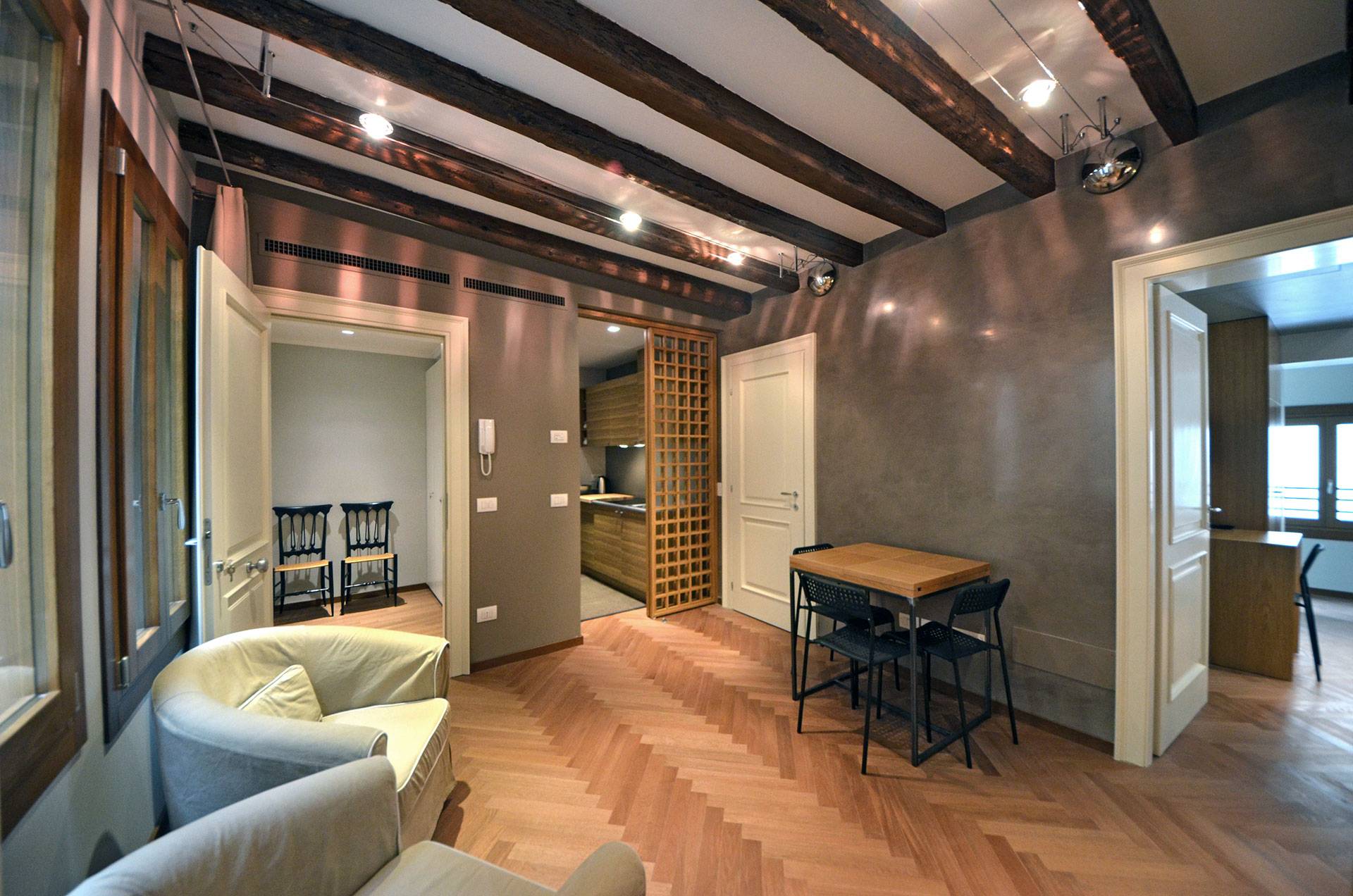 Modern Canal View House right on Zattere Waterfront Truly Venice