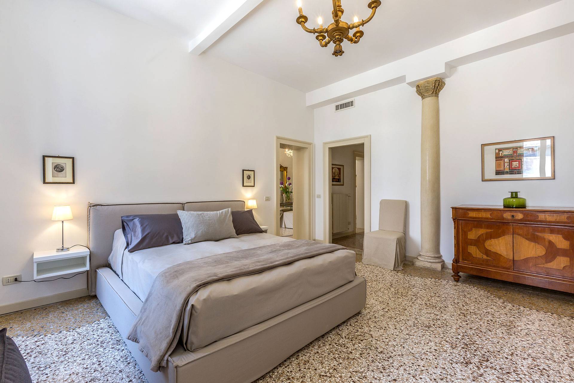 Elegant Venetian Apartment Close to Fenice Theatre | Truly Venice ...