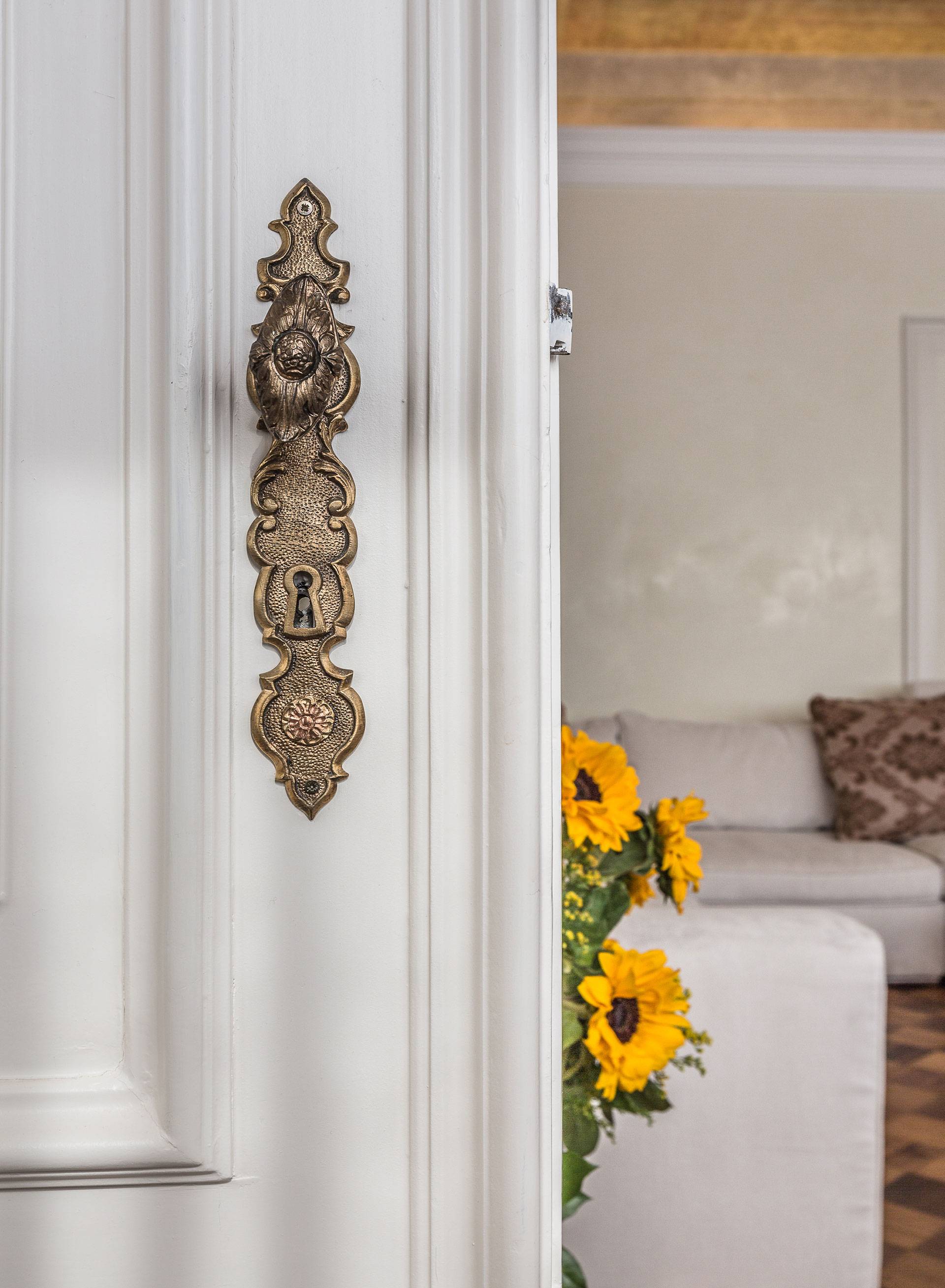 elegant and refined details of the interiors 
