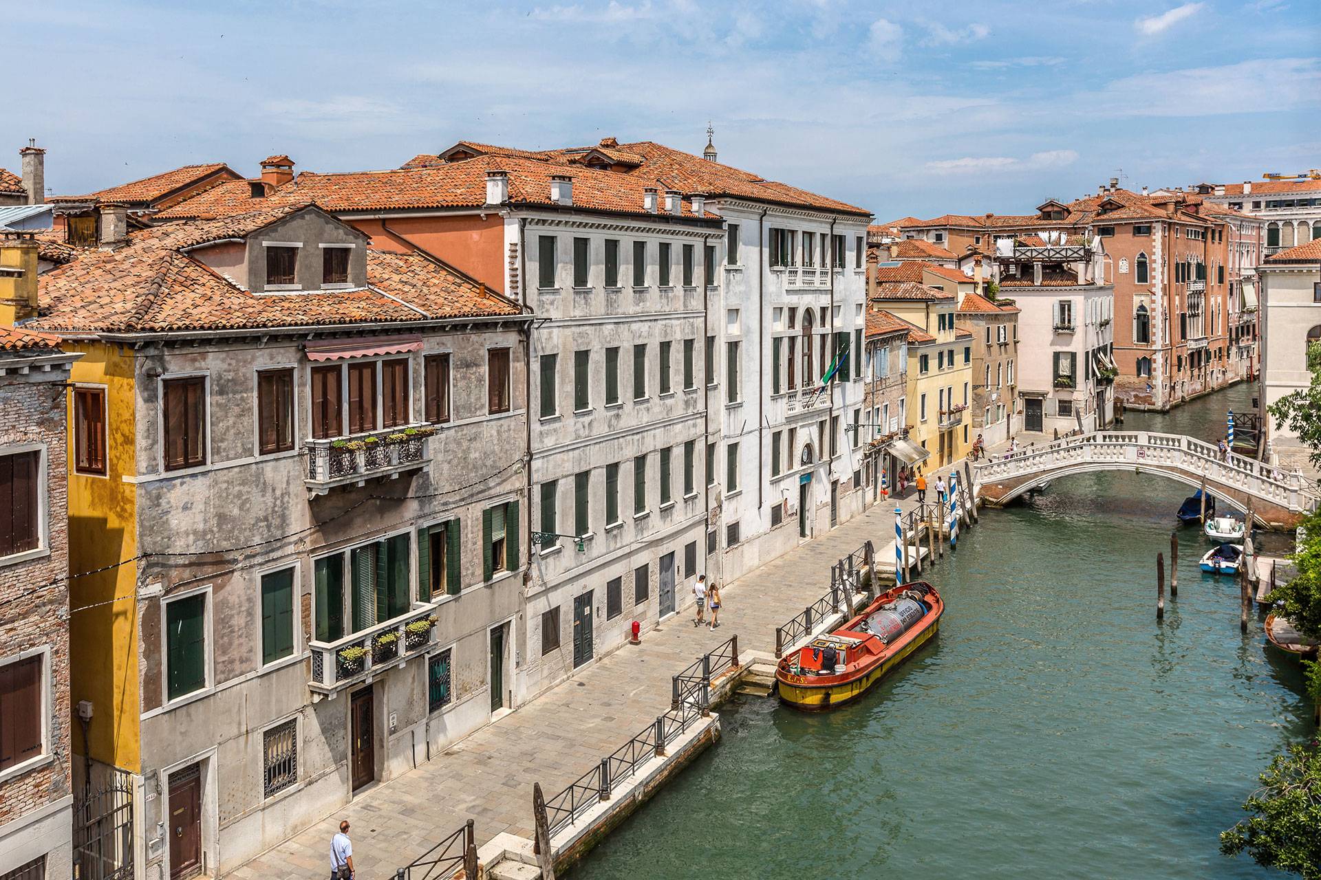 the panoramic canal view from the many windows is truly Venetian