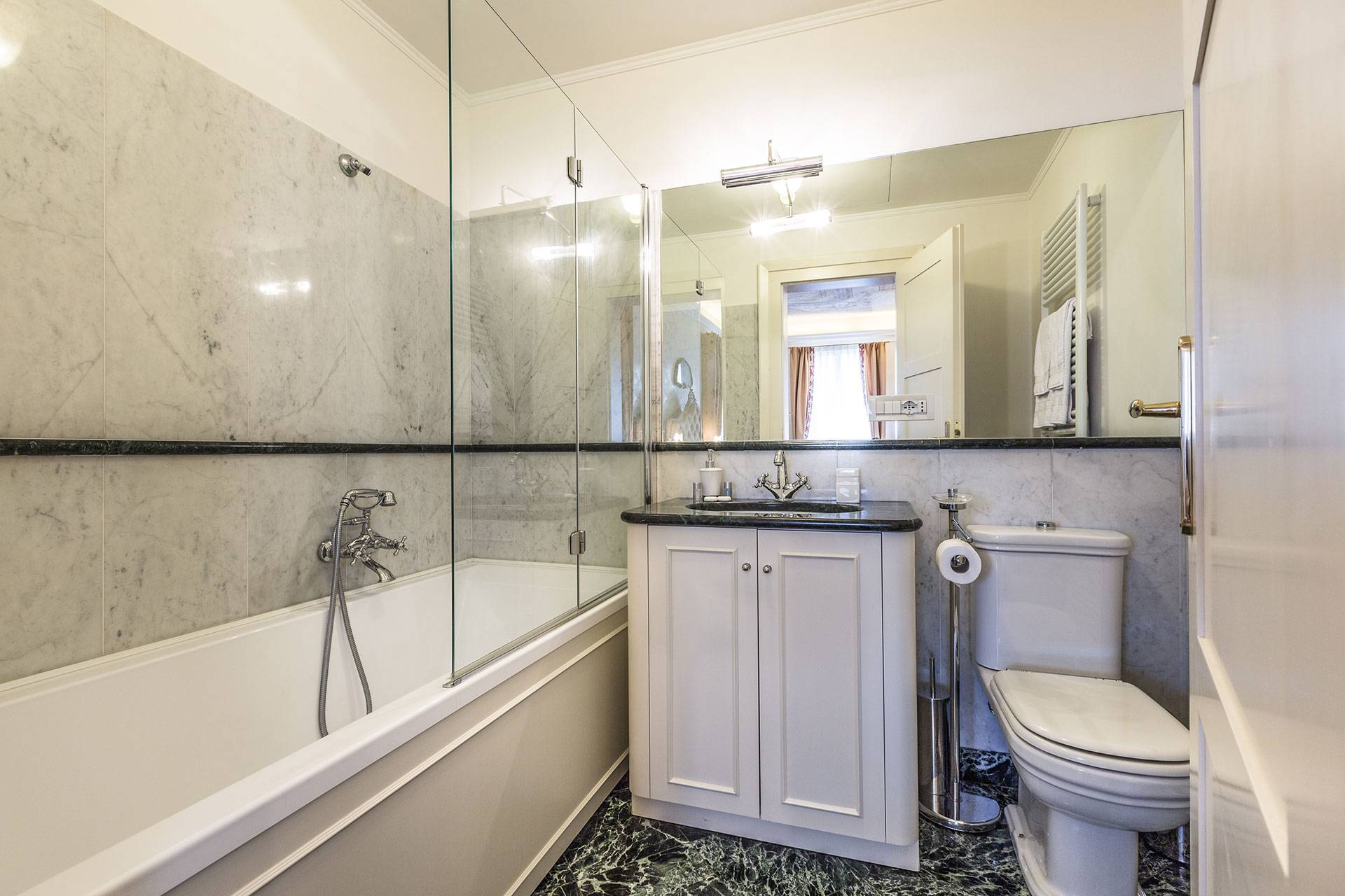luxury marble bathrooms