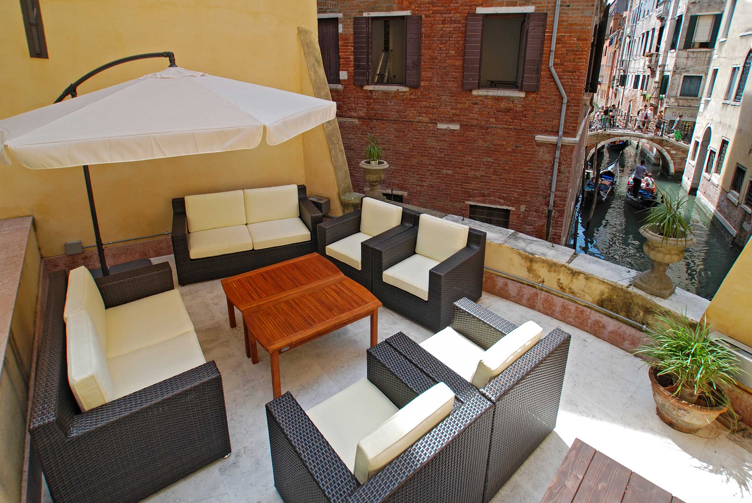 communal terrace, shared with other 5 units