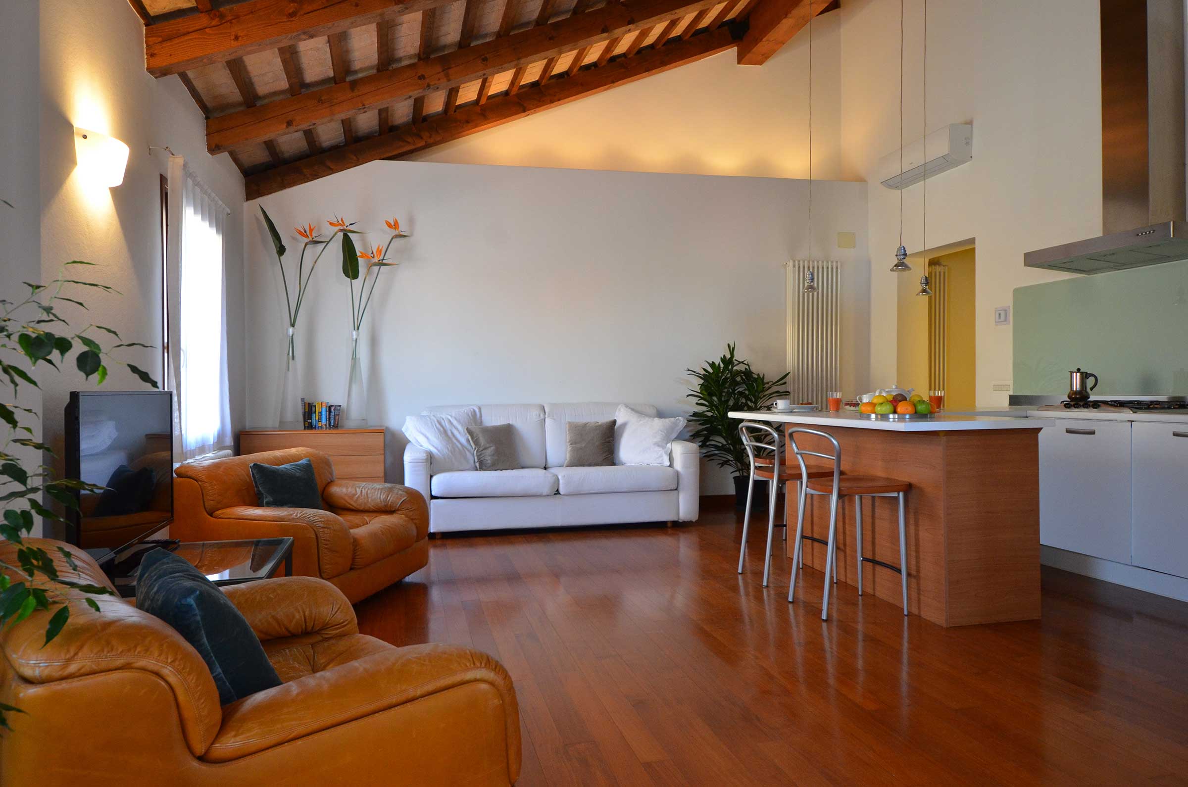 this loft is located centrally in a quiet spot away from the crowds