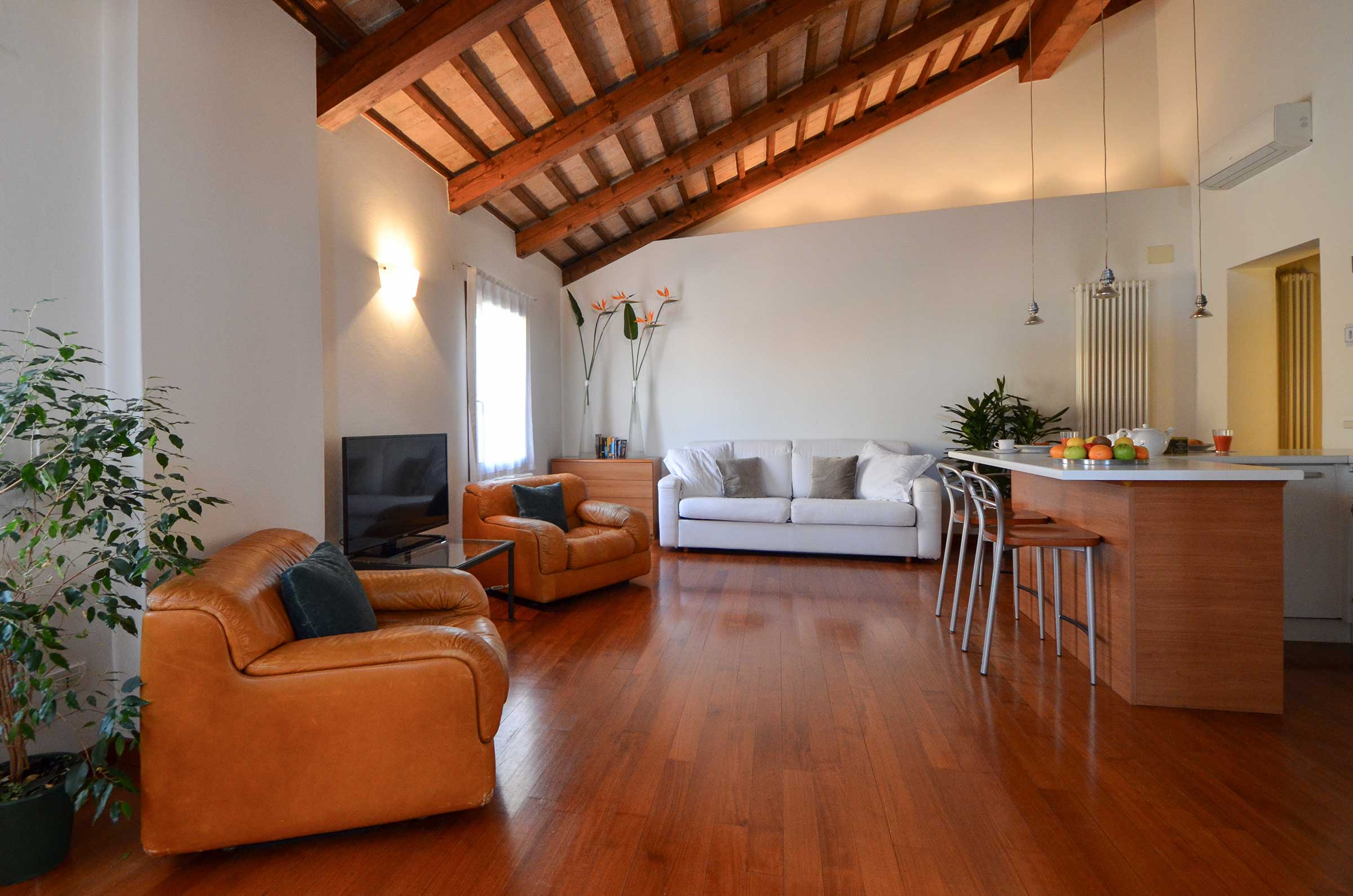 this loft is located centrally in a quiet spot away from the crowds
