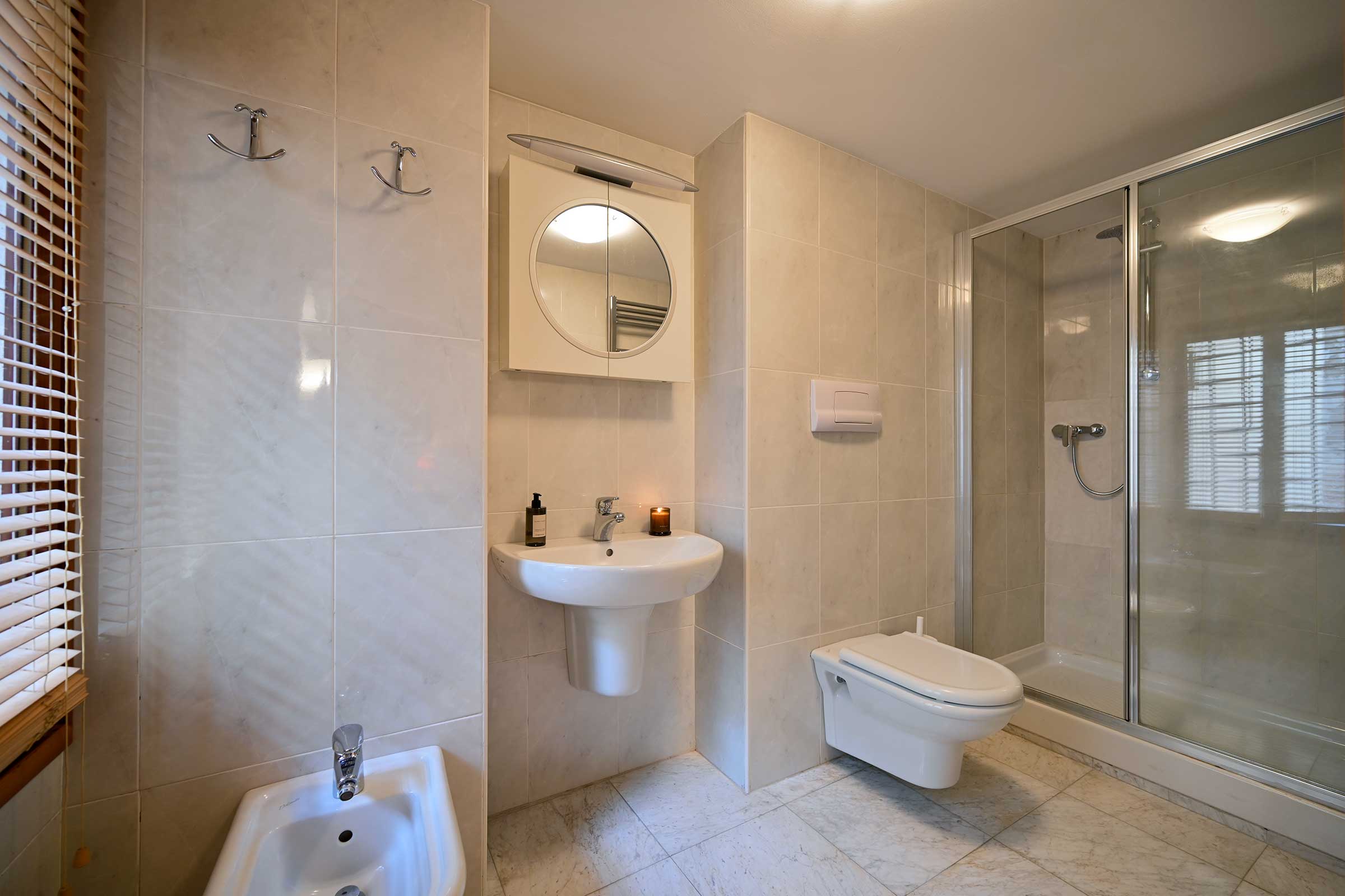 en-suite bathroom with shower