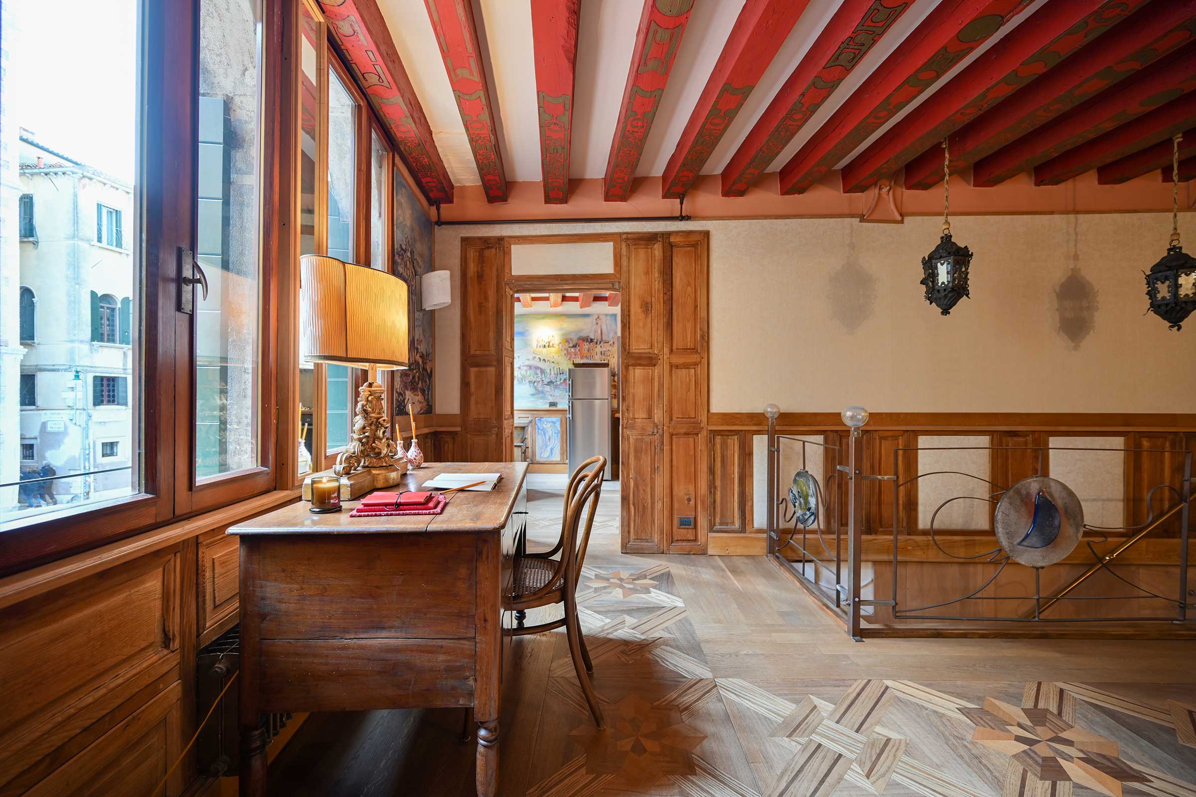 bright and spacious entrance hall 