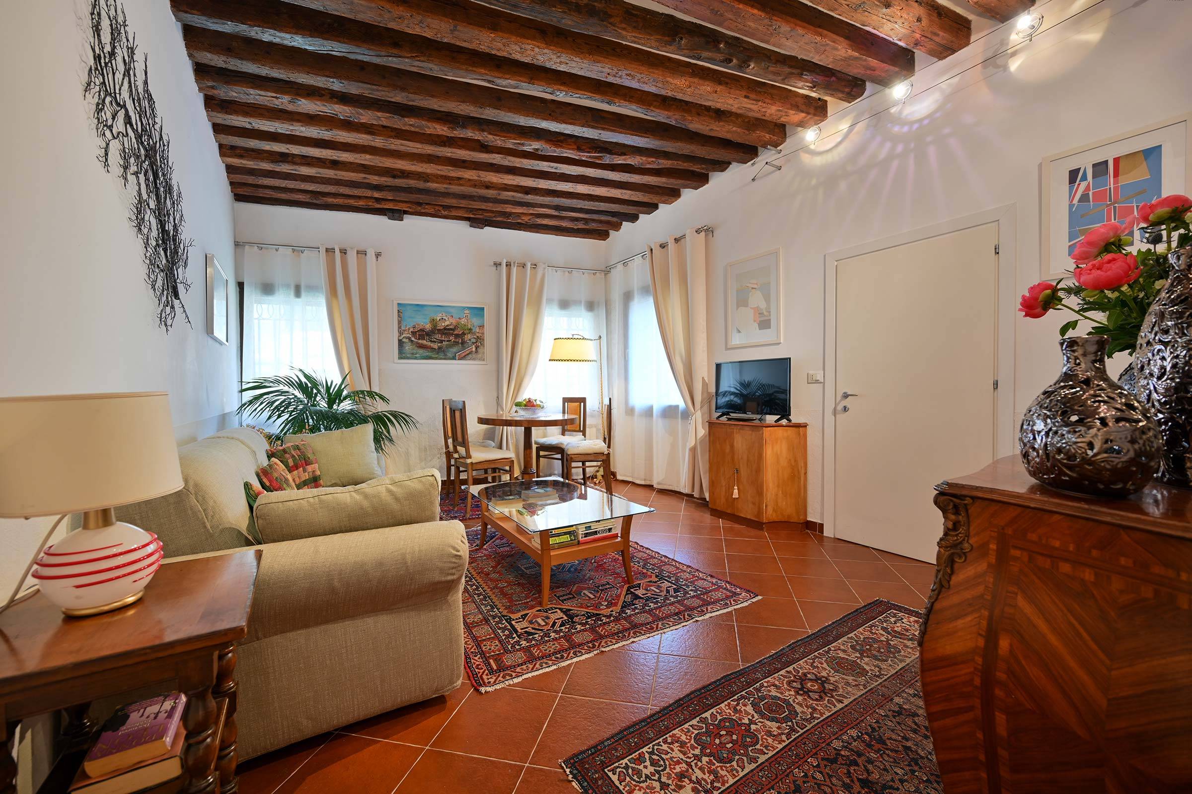 Orseolo apartment living room with canal view