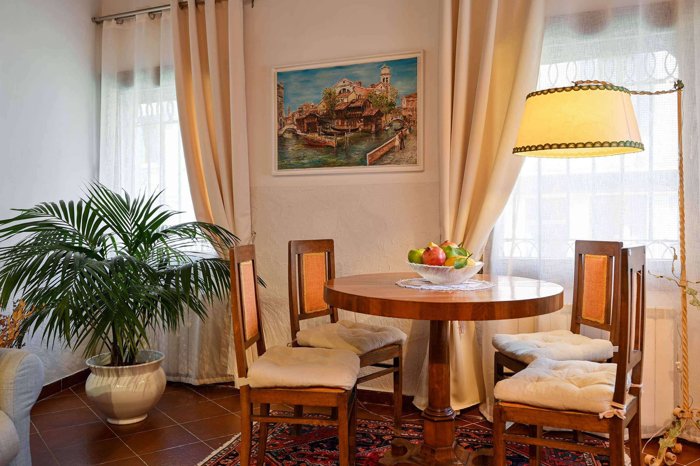 from the dining table you can see the San Trovaso Canal