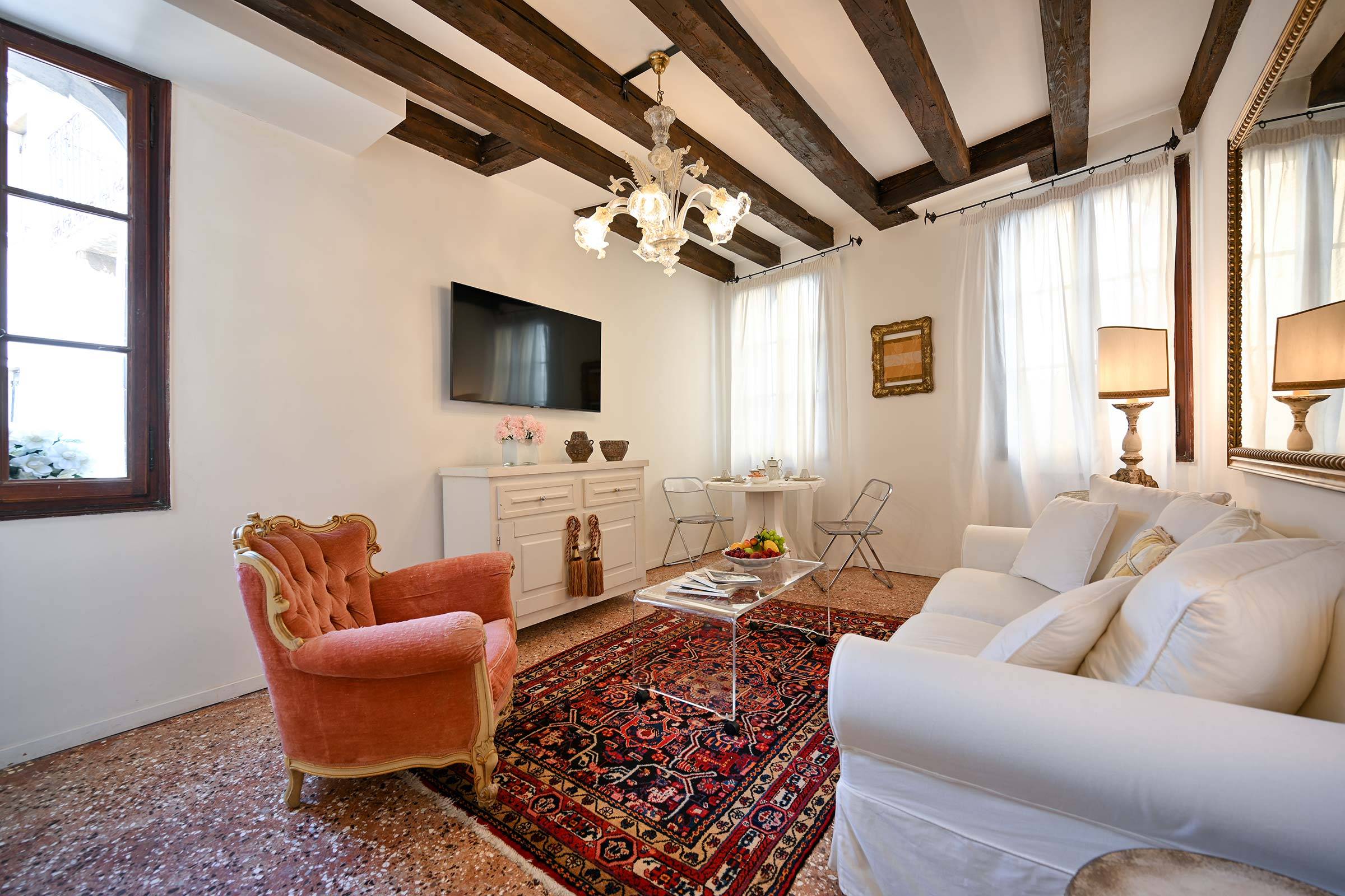 Pisani Apartment elegant and comfortable living room Pisani Apartment elegant and comfortable living room