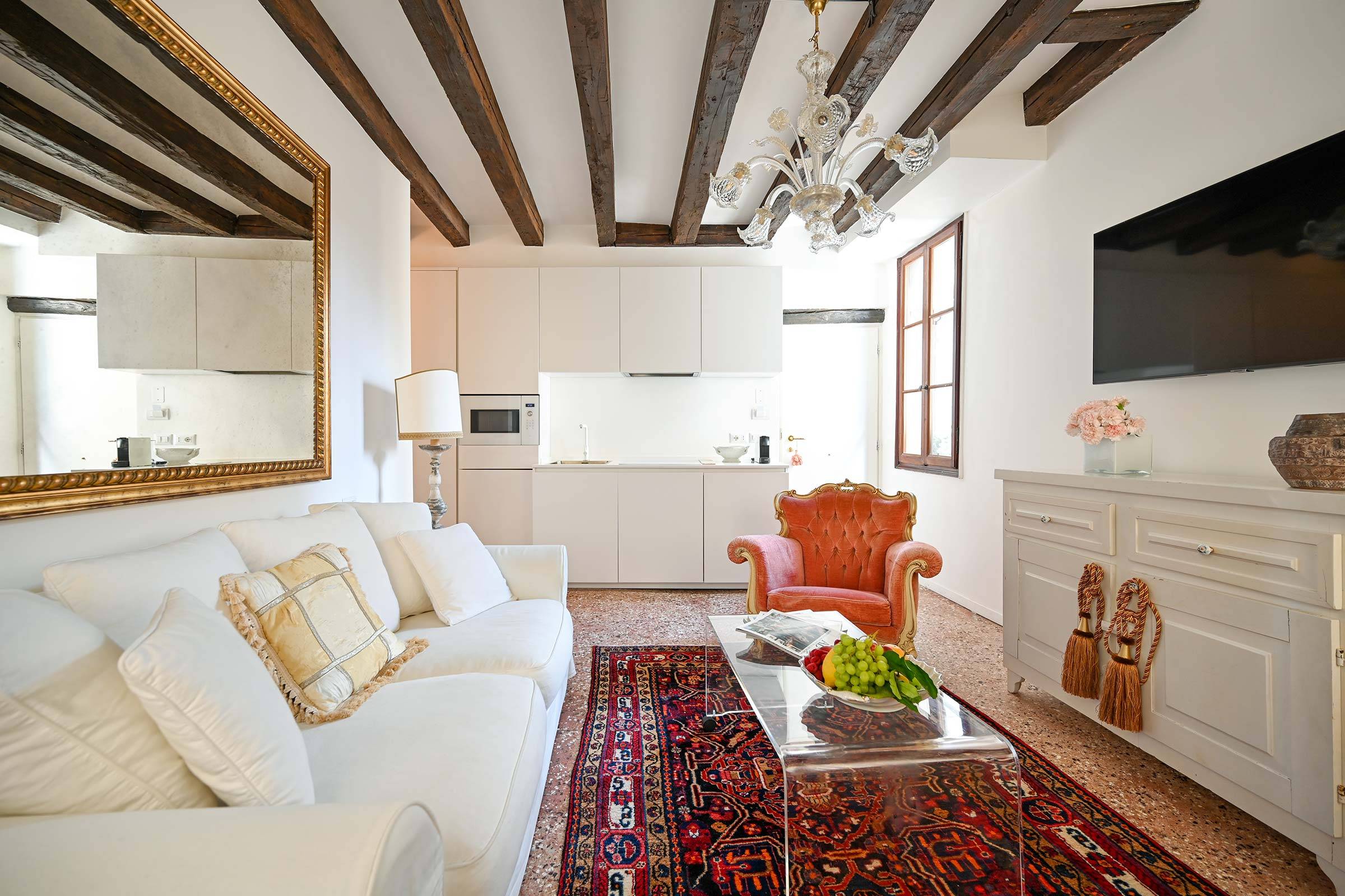 Pisani Apartment elegant and comfortable living room