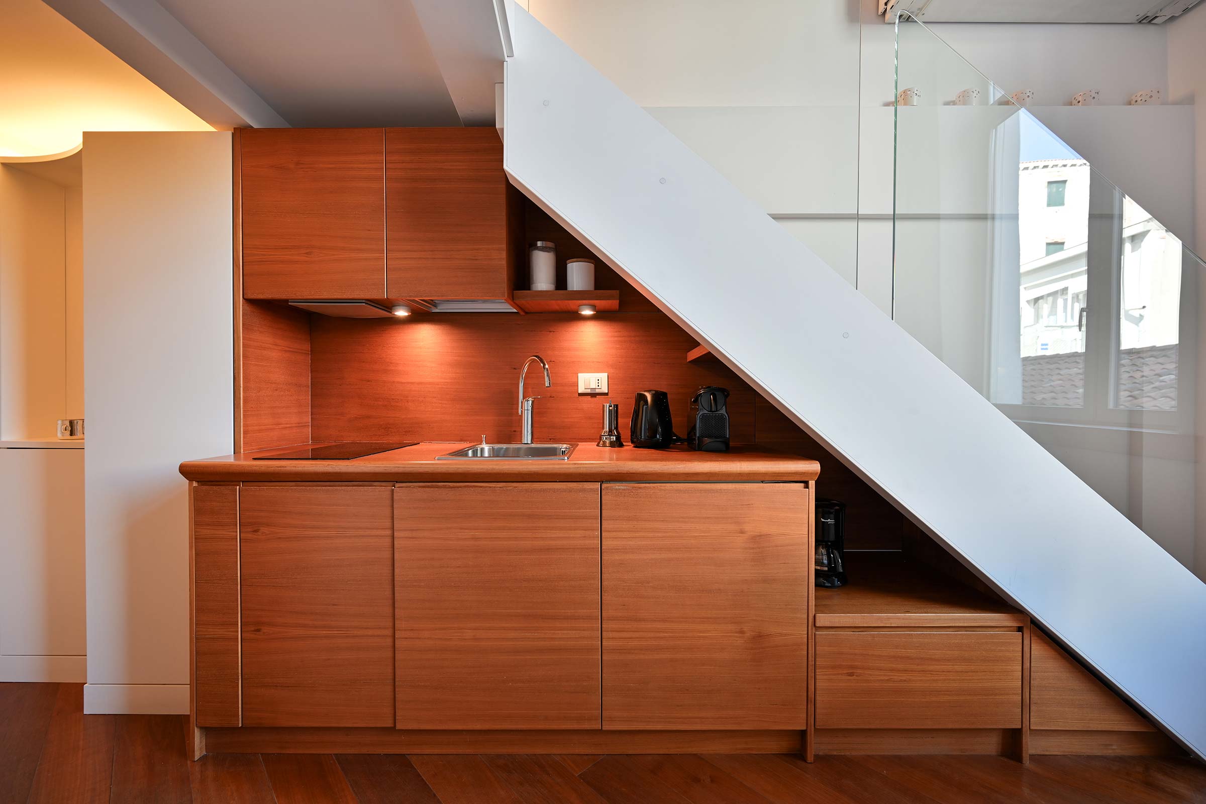 fully equipped kitchenette 