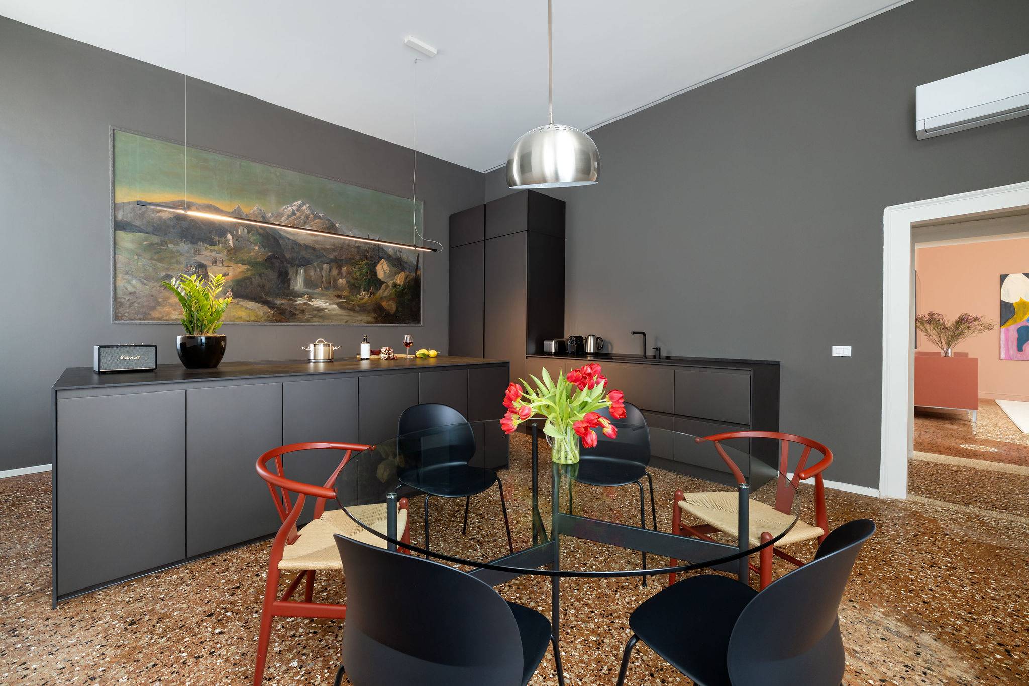 Spacious and stylish dining room of the Soranzo B