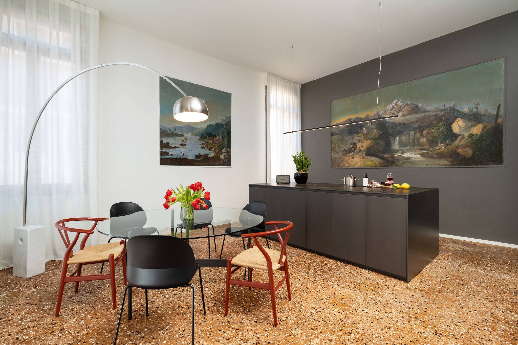 Spacious and stylish dining room of the Soranzo B