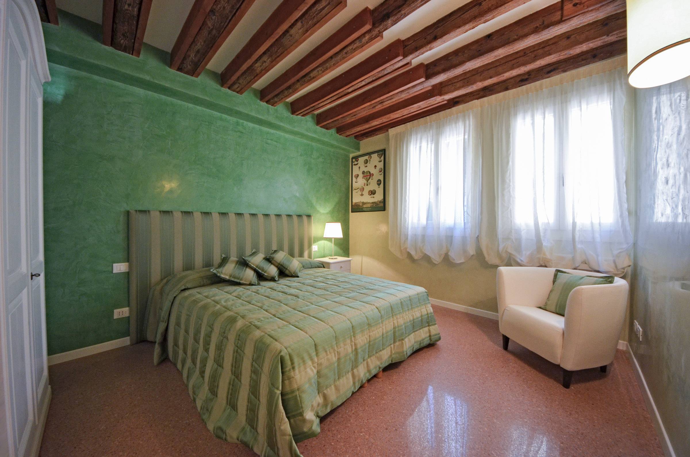 second bedroom, double or twin, with en-suite bathroom