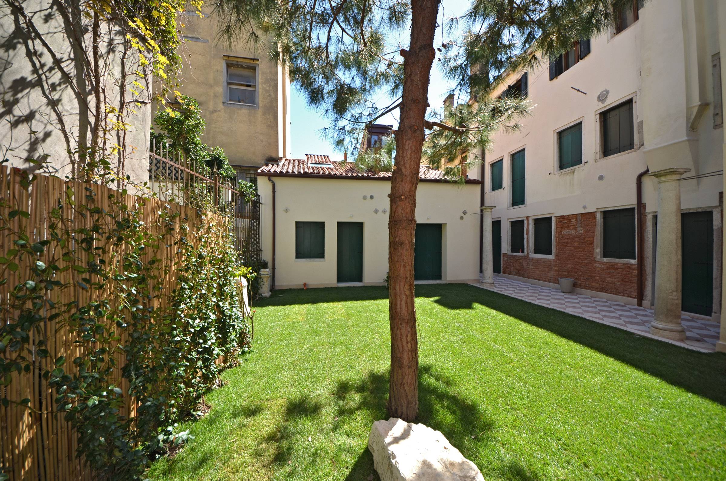 Palladio apartment shared garden