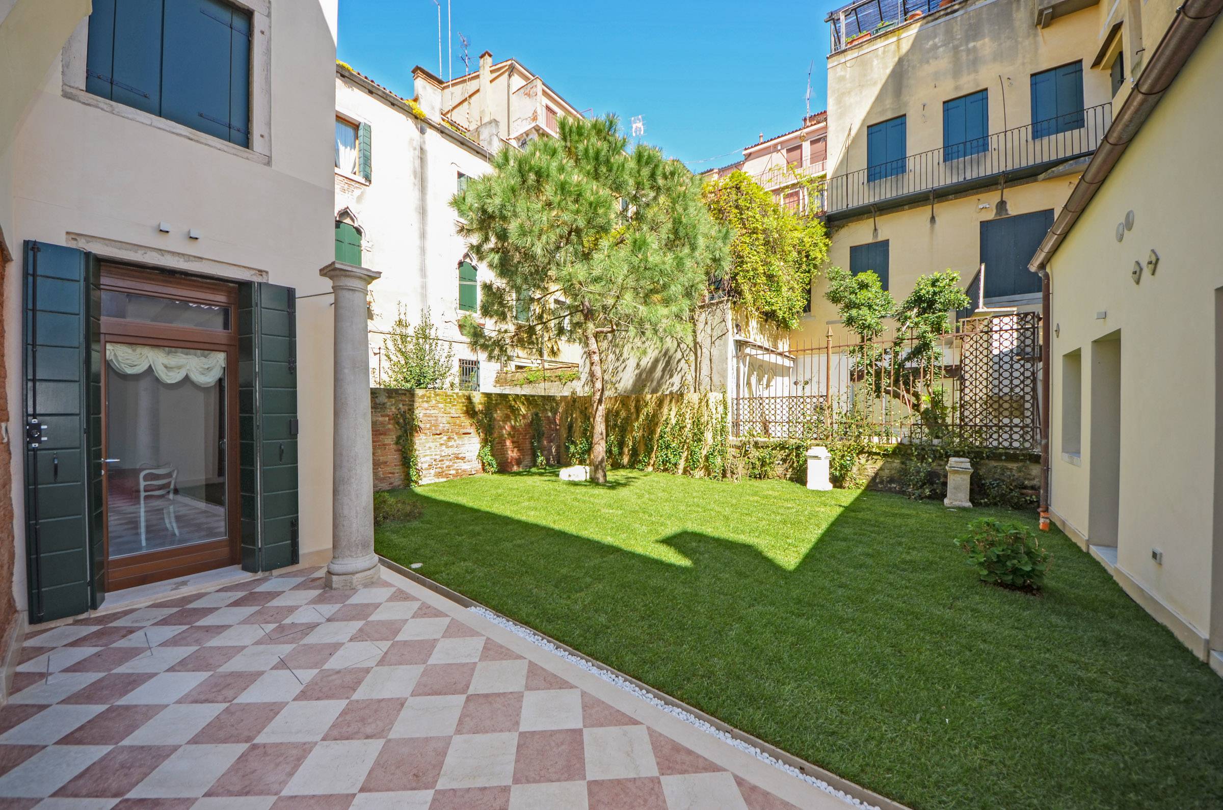 access to the Palladio A apartment from the shared garden