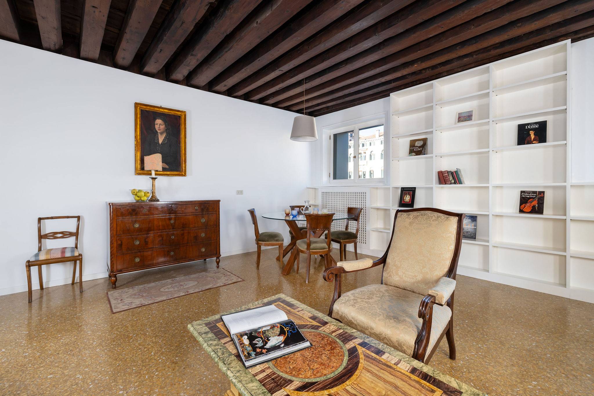 living room 
