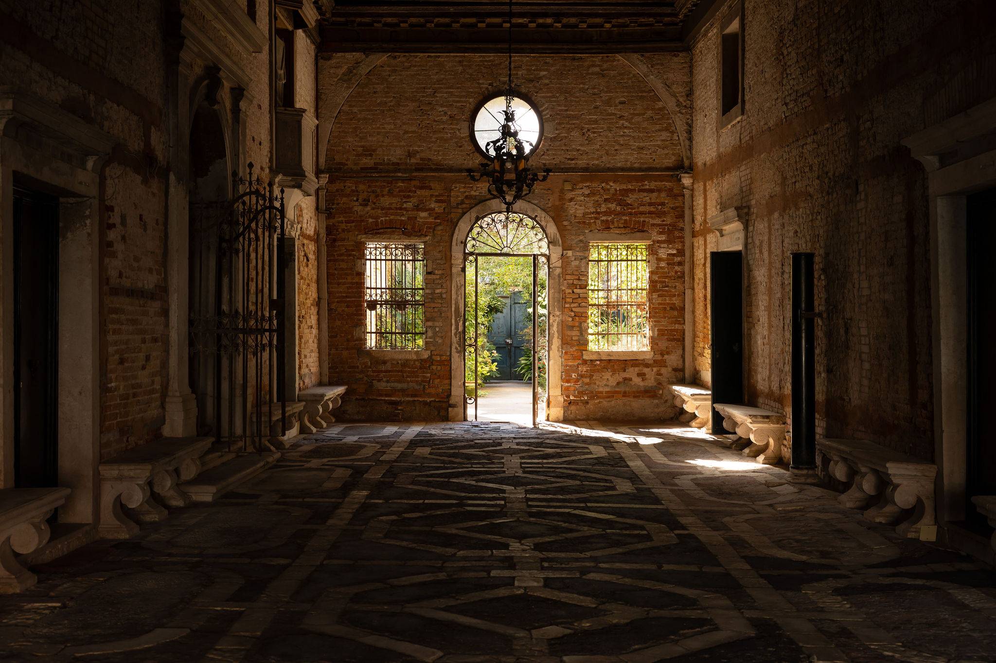 entrance hall of the Palazzo with garden door