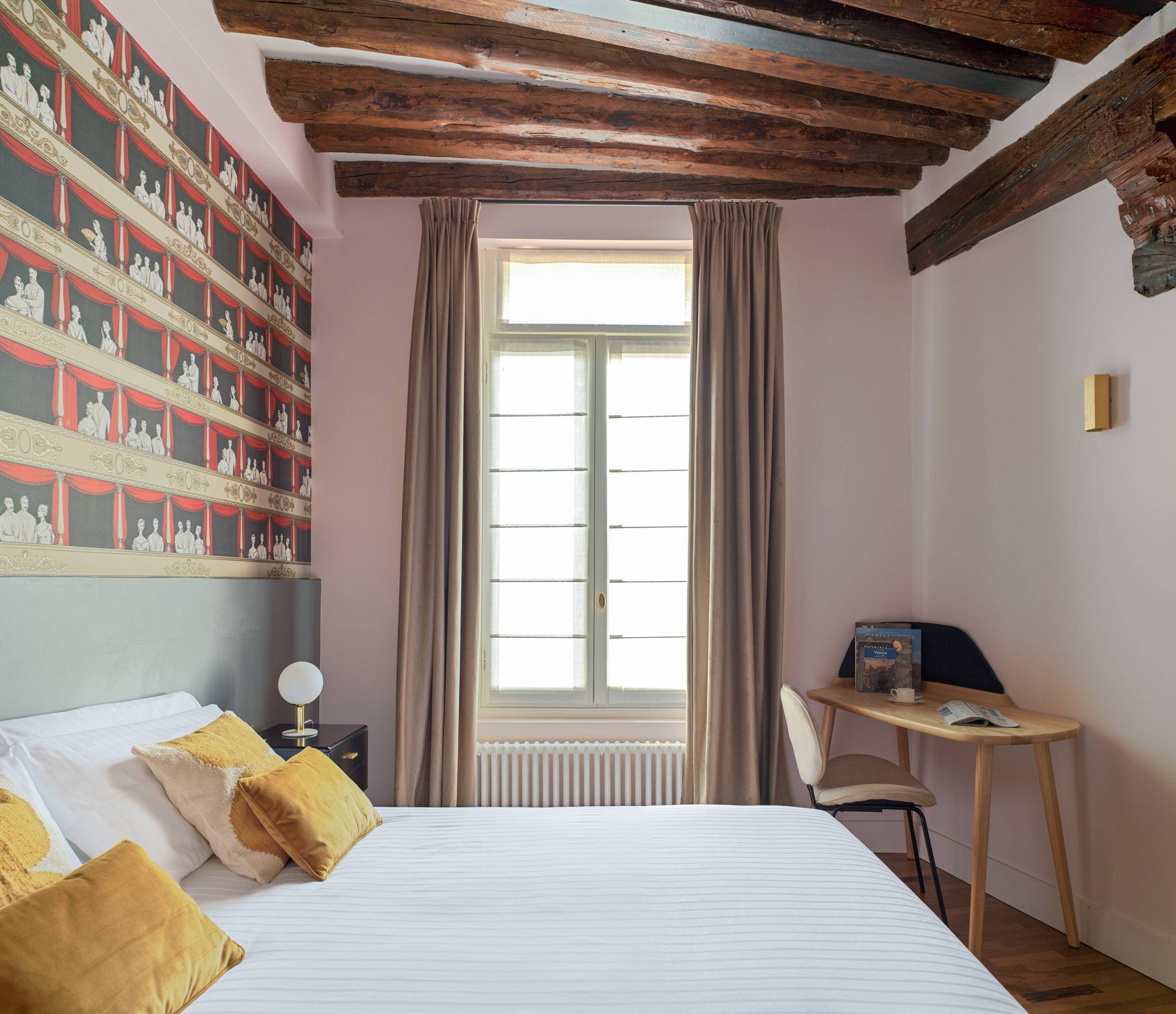 second bedroom with 2 single beds that can be used as king size double on request second bedroom with 2 single beds that can be used as king size double on request