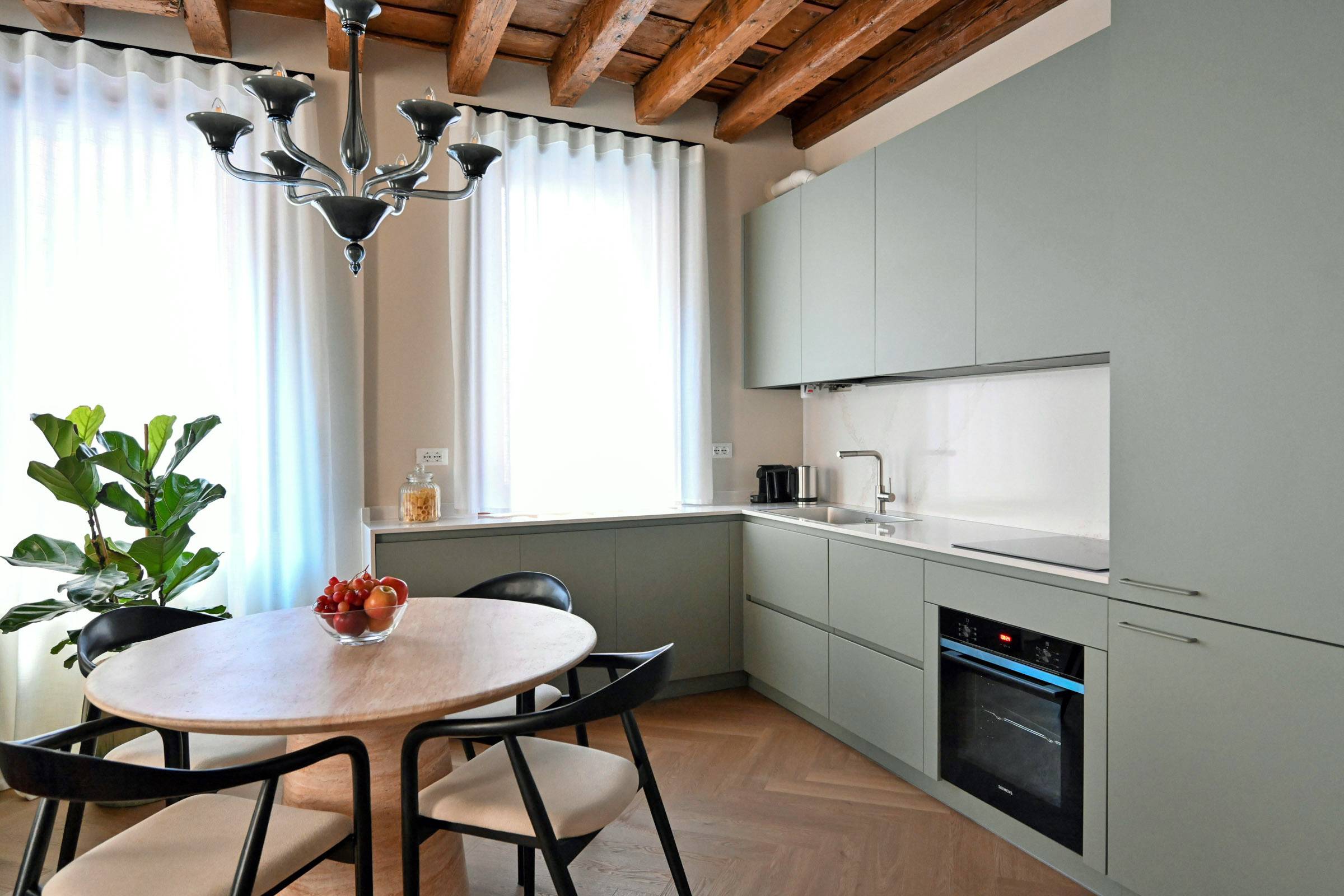 o_1j9uj3uqi17r91bv888812tqlv71t