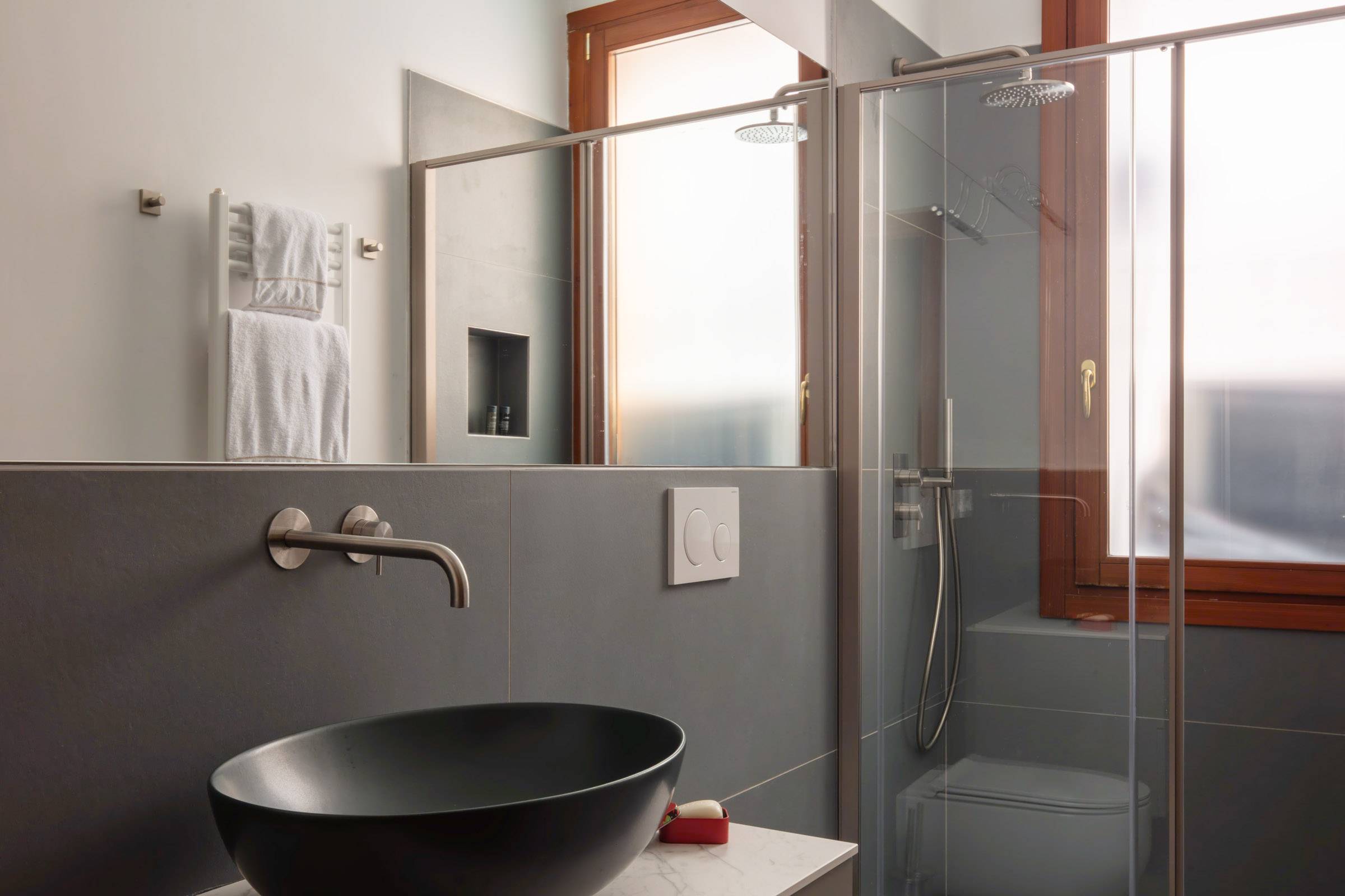 o_1j9uj3uqi19esi78dad8oo19412g