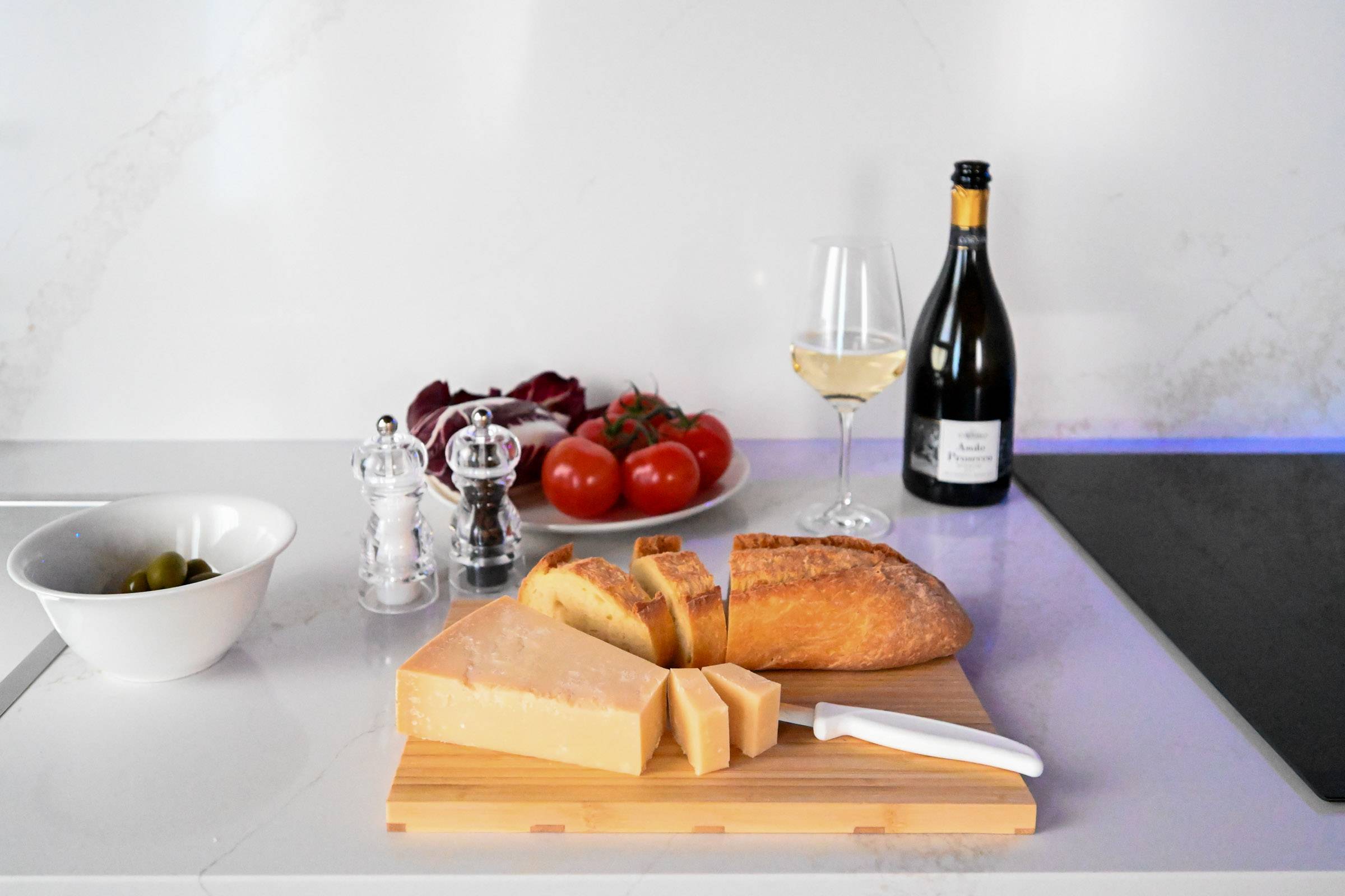 o_1j9uj3uqidm16a624sda5dcs1v